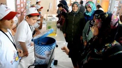 ziyaretciler -  Öğrencilerden sensörlü çöp kovası  Videosu