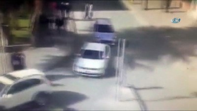 engelli vatandas -  Engelliyi kucağında taşıyan vatandaş ortaya çıktı  Videosu