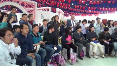 sparta -  Güney Koreliler, Türk Kore Gazilerinin ayaklarına kapanarak teşekkür etti Videosu