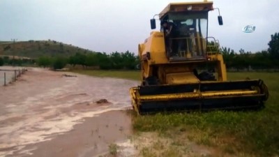tarim arazisi -  Hilvan’da şiddetli yağmur sele dönüştü... Tarım arazileri sel suları ile zarar gördü  Videosu