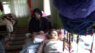 engelli cocuk -  İşte gerçek 'fedakar anne'...32 yıldır 4 engelli çocuğuna ve diyabetten bacağı kesilen eşine bakıyor  Videosu