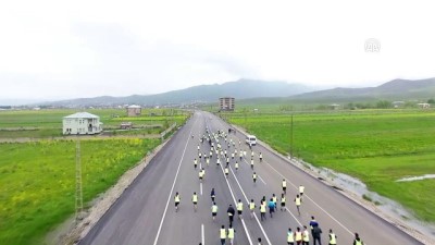 bisiklet - 2500 kişi 'Türkiye' için koştu (2) - HAKKARİ Videosu