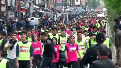 yaris - 2500 kişi 'Türkiye' için koştu - HAKKARİ Videosu
