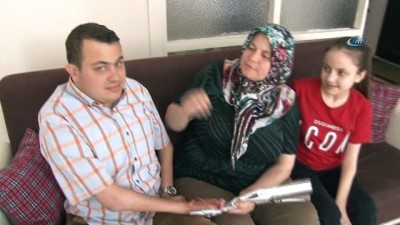 ders calis -  Bedensel engelli iki çocuğuna gözü gibi bakıyor  Videosu