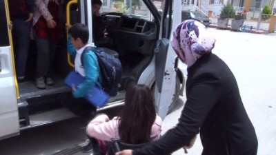 tekerlekli sandalye -  Çocuklarının hem annesi hem de babası oldu  Videosu