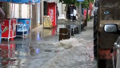 mahsur kaldi -  Mardin'de yarım saat içinde yollar göle döndü Videosu