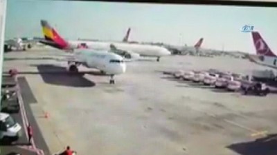 baskent -  Atatürk Havalimanı'nda uçağın çarpma anı kamerada  Videosu