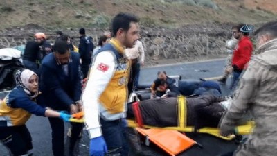 Erzurum’da trafik kazası: 5 ölü, 10 yaralı  Videosu