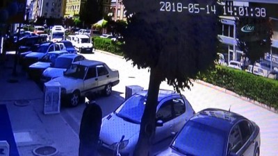 basin kurulusu -  Önü kesilen dolmuş şoförü, bıçağını aldığı saldırganlardan birini tokatlayarak etkisiz hale getirdi Videosu