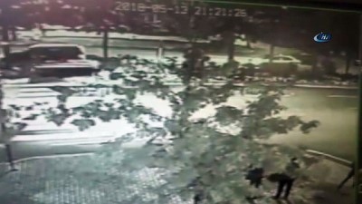 yaya gecidi -  Otomobilin çarptığı eşi ve kızı gözleri önünde can verdi, o anlar kameraya böyle yansıdı Videosu