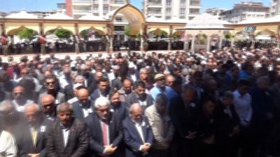 kabristan -  Eski Belediye Başkanı ve Milletvekili Özüberk son yolculuğa uğurlandı  Videosu