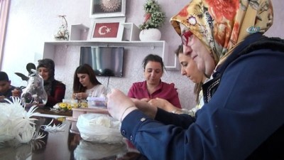 siyer -  İpek kozasını sanata dönüştürüyorlar  Videosu