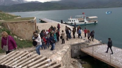 yabanci turist -  Tarihi Akdamar Adası’na ziyaretçi akını  Videosu