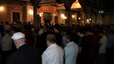 yasli kadin -  İlk teravih için camilere akın ettiler  Videosu