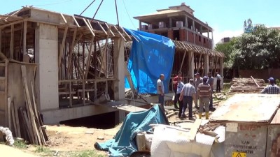 insaat iscileri -  İnşaat beton dökümü sırasında çöktü: 2 yaralı  Videosu