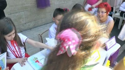 anaokulu ogrencisi -  Minikler Mehmetçik için kitap yazdı  Videosu