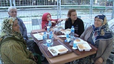 iftar sofrasi -  Selimiye’nin gölgesinde ilk iftar coşkusu Videosu