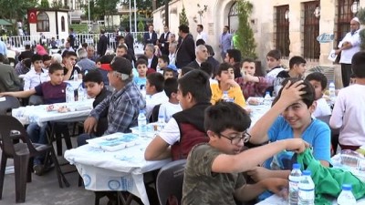 sivil toplum kurulusu -  Gaziantep’te 4 bin kişilik iftar  Videosu