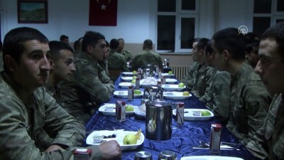 beraberlik - İçişleri Bakanı Soylu askerlerle sahur yaptı - HAKKARİ  Videosu