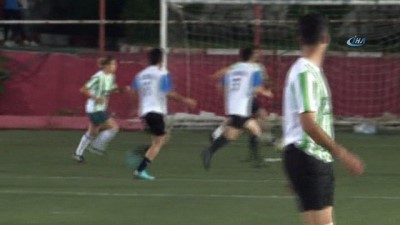 sili - Kadın hakemler hem maç yönetti hem futbol oynadı Videosu