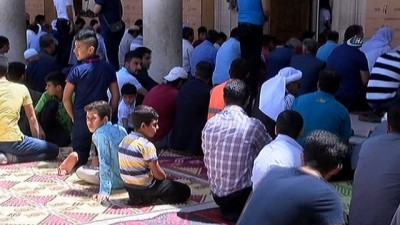 riva -  Ramazanın ilk Cuma namazı Balıklı göl'deki camiler doldu taştı  Videosu
