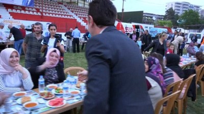 iftar sofrasi -  Stadyumda dev iftar  Videosu