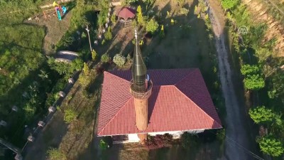 yabanci turist - Tarihi 'çivisiz' camiler ziyaretçilerini büyülüyor - DÜZCE  Videosu