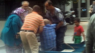 yasli adam -  Felçli adama maaş eziyeti kamerada  Videosu