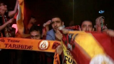 sampiyon - Galatasaraylı taraftarların şampiyonluk coşkusu Videosu