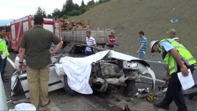  Kahramanmaraş’ta tıra arkadan çarpan otomobil paramparça oldu: 3 ölü, 2 yaralı