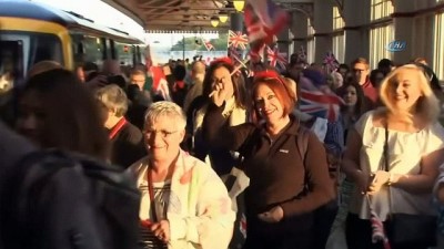 tren istasyonu -  - Kraliyet Düğünü Meraklıları Windsor Trenlerini Doldurdu  Videosu