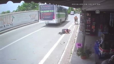 yolcu tasimaciligi - Trafik kazası güvenlik kamerasında - KOCAELİ Videosu