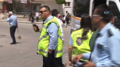 engelli ogrenci -  Öğrenci servisiyle ticari taksi çarpıştı: 4 öğrenci yaralandı  Videosu