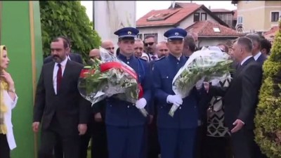 Cumhurbaşkanı Erdoğan, Aliya Izetbegoviç'in kabrini ziyaret etti - SARAYBOSNA