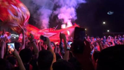 kalaba - Şanlıurfa’da Galatasaraylı taraftarlar meydanlara indi  Videosu