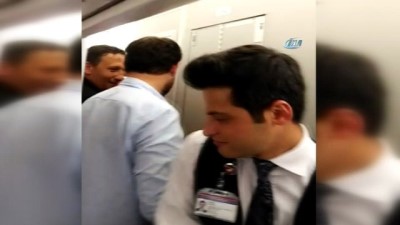 sampiyon - Uçakta şampiyonluk pastası kesildi  Videosu