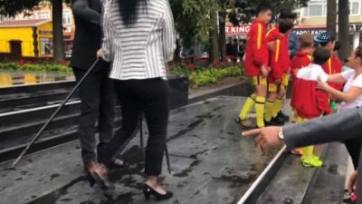 yasli kadin -  HDP Çelengini kırıp CHP çelengini deviren yaşlı kadın adli kontrol şartıyla serbest bırakıldı  Videosu