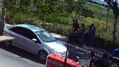 kucuk kiz -  Küçük kız traktörün kasasından böyle düştü  Videosu