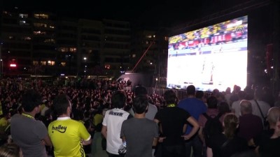 sampiyonluk maci - Vatandaşlar Basketbol THY Avrupa Ligi Dörtlü Final maçını dev ekrandan izledi - İZMİR  Videosu