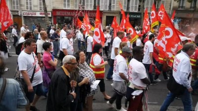 anarsist grup -  - Fransa’da binlerce kamu çalışanı Macron’un reformlarına karşı yürüdü Videosu