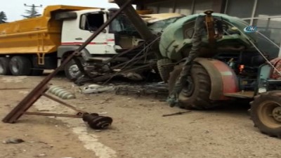 elektrik diregi -  Hızını alamayan kamyon elektrik direğini devirdi  Videosu