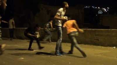 İsrail askerleri ile Filistinli gençler arasında çıkan çatışmalarda 1 Filistinli yaralandı - NABLUS 