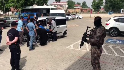 safak vakti -  300 polisle yapılan şafak baskınında gözaltına alınan 22 kişinin 12'si adliyeye sevk edildi  Videosu