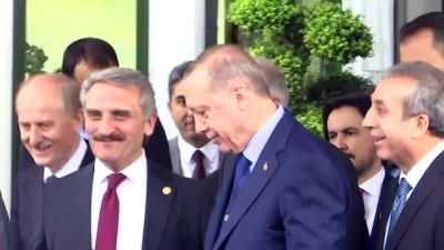 tezahur - Cumhurbaşkanı Erdoğan, İstanbul Büyükşehir Belediyesini ziyaret etti - İSTANBUL Videosu