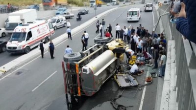 direksiyon -  Arnavutköy’de su tankeri üst geçitten aşağıya uçtu: 2 yaralı  Videosu