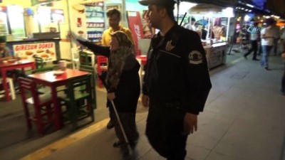 zabita -  Dilencilerin iftar sonrası hasılatı ‘ 285 lira’  Videosu