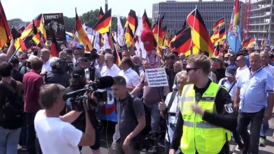protesto - Almanya'da yabancı ve İslam karşıtı yürüyüş - BERLİN Videosu
