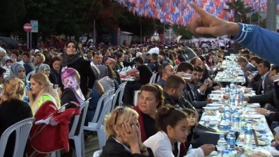  Cumhurbaşkanı Erdoğan, Balıkesir’de binlerce kişiyle iftar yaptı