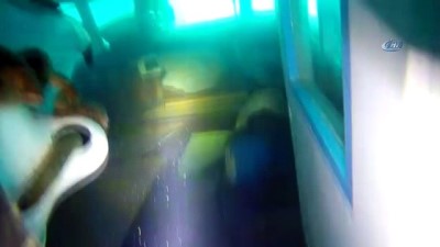 batin -  4 kişi kaybolmuştu... Fırtınayla alabora olan balıkçı teknesi denizaltında görüntülendi  Videosu