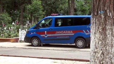  Babasının cesedini 3 gün sonra buldu 